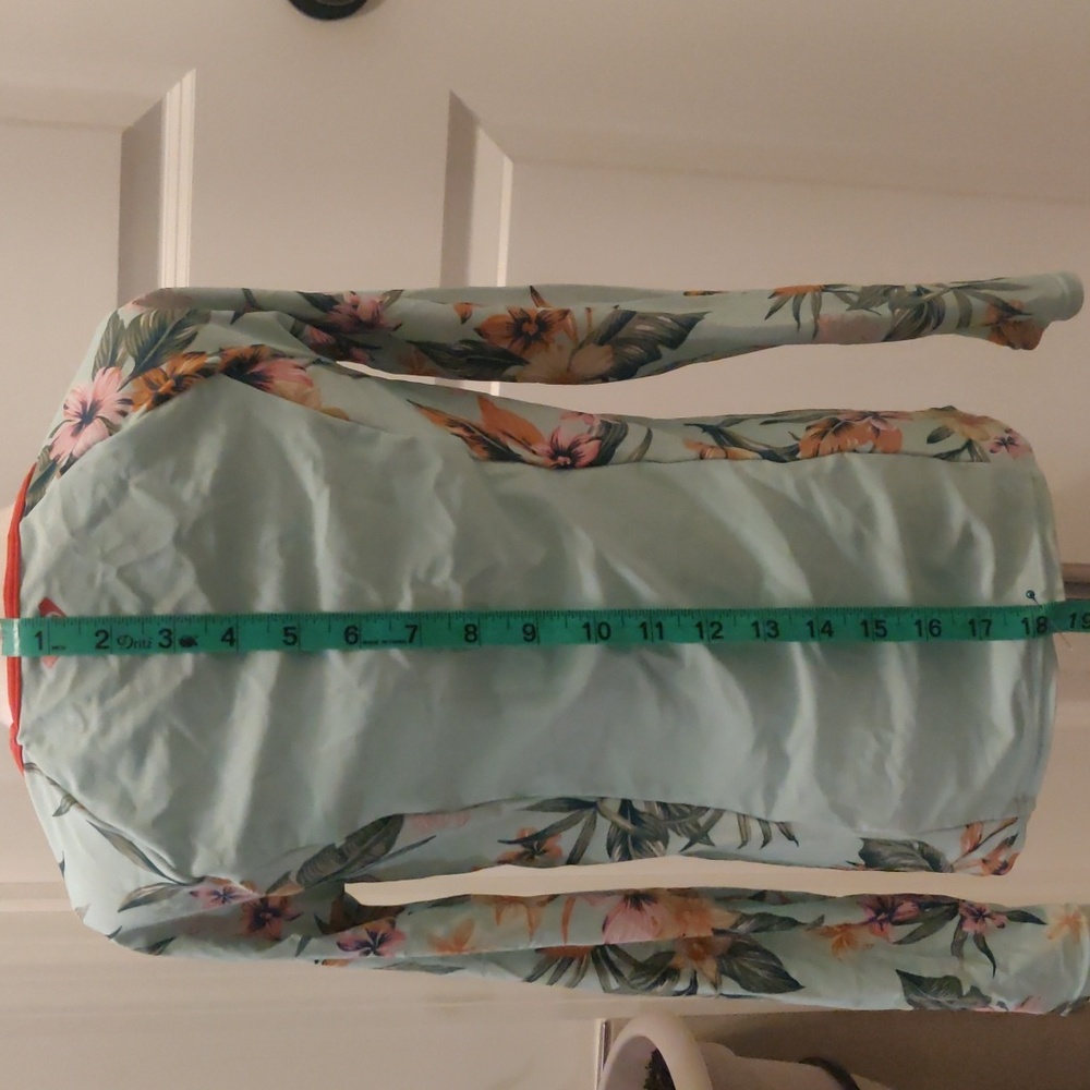 NWT Roxy Girl Disney’s Heritage Flora LS RashGuard - Picture 4 of 7